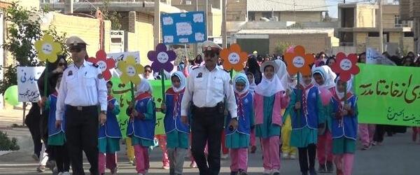عکس پیاده روی دانش آموزان
