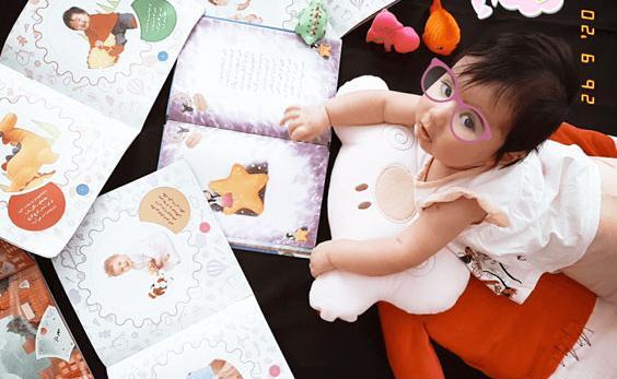 عکس ماهگرد نوزاد با کتاب