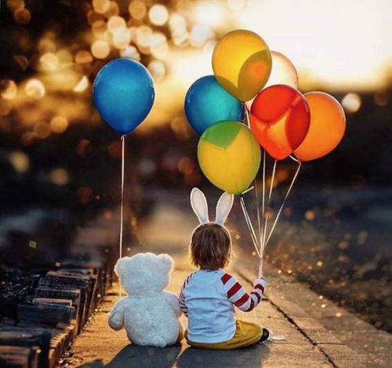عکس ماهگرد با بادکنک