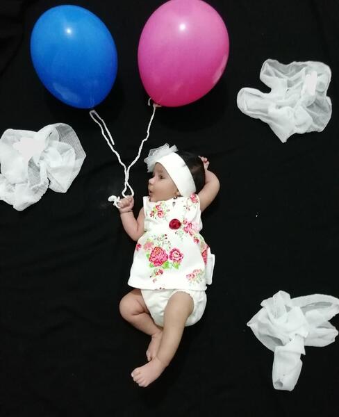عکس ماهگرد با بادکنک