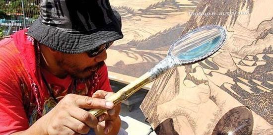 عکس مورچه زیر ذره بین