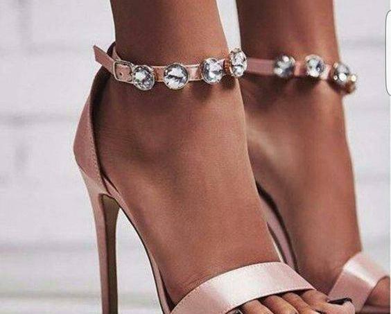 عکس کفش پاشنه بلند لاکچری