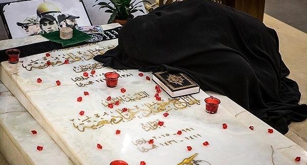 عکس گریه سر قبر
