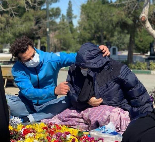عکس گریه سر قبر