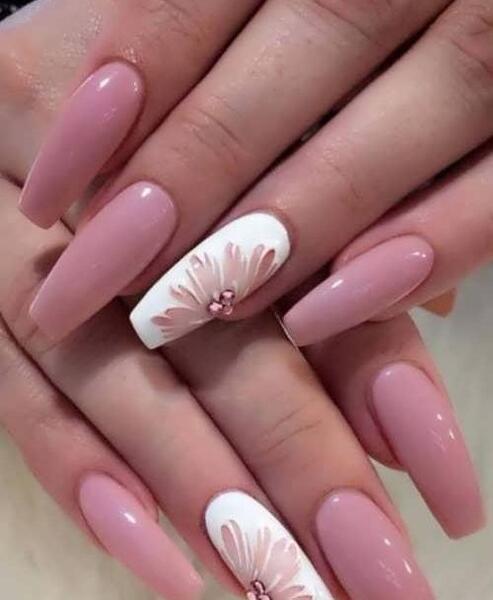 عکس مدل ناخن ذوزنقه ای