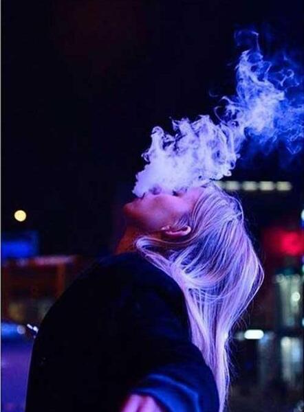 عکس دختر فیک با قلیون