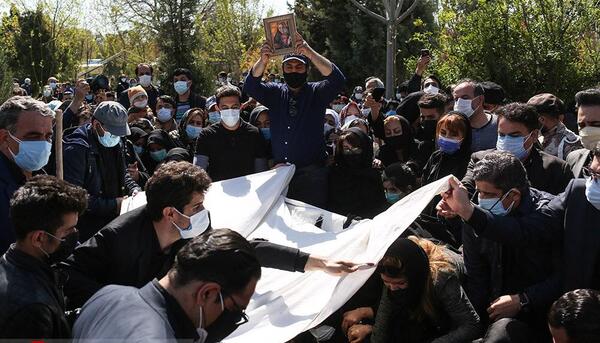 عکس خاکسپاری آزاده نامداری