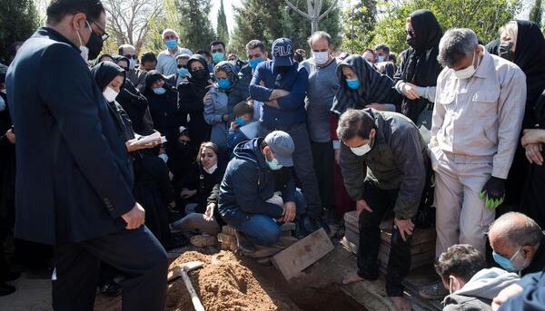 عکس خاکسپاری آزاده نامداری