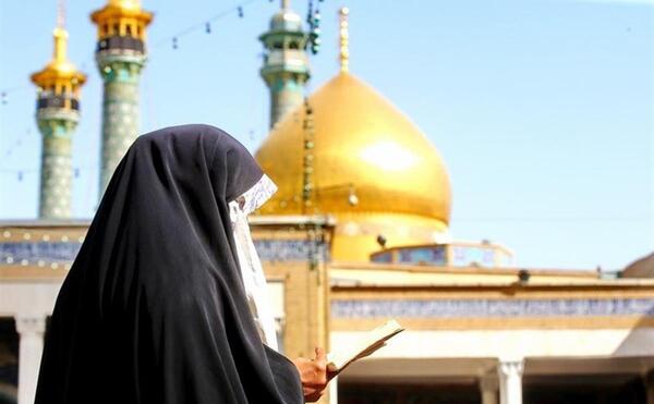 عکس دختر چادری در حرم حضرت معصومه