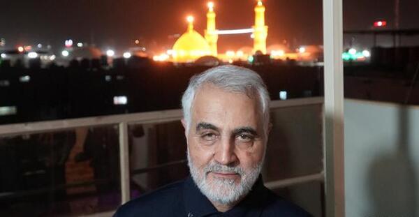 عکس سردار سلیمانی کنار امام حسین