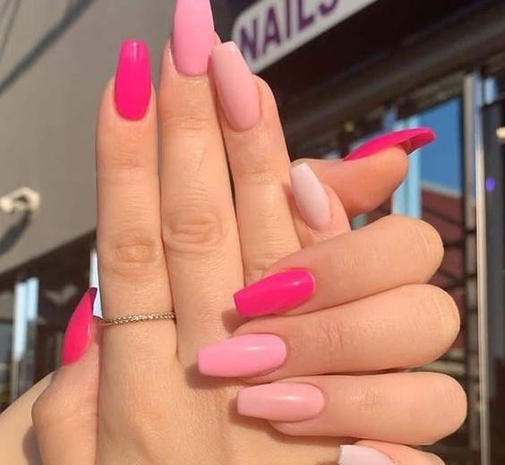 عکس ناخن لاک زده