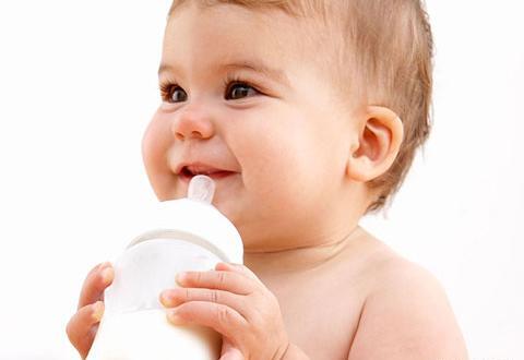 عکس طریقه شیر دادن به نوزاد