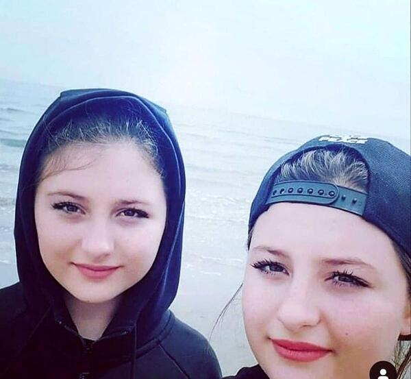 عکسهای لو رفته سارا و نیکا در استخر