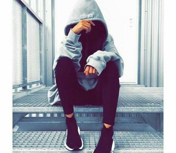 عکس دختر با لباس اسپرت برای پروفایل