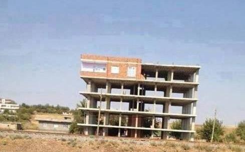 عکس خانه نیمه کاره