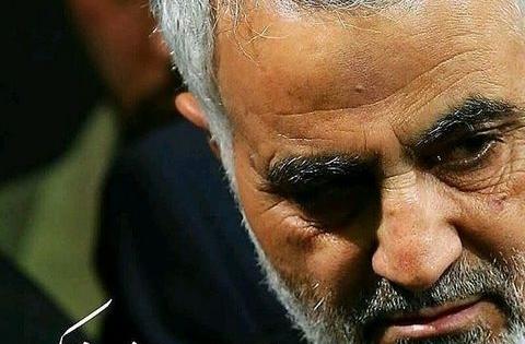 عکس سردار سلیمانی نشسته