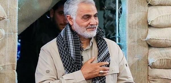 عکس سردار سلیمانی نشسته