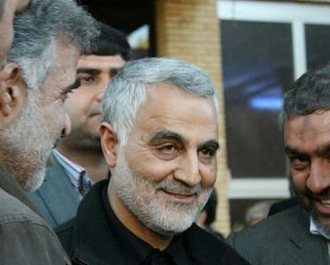 عکس سردار سلیمانی نشسته
