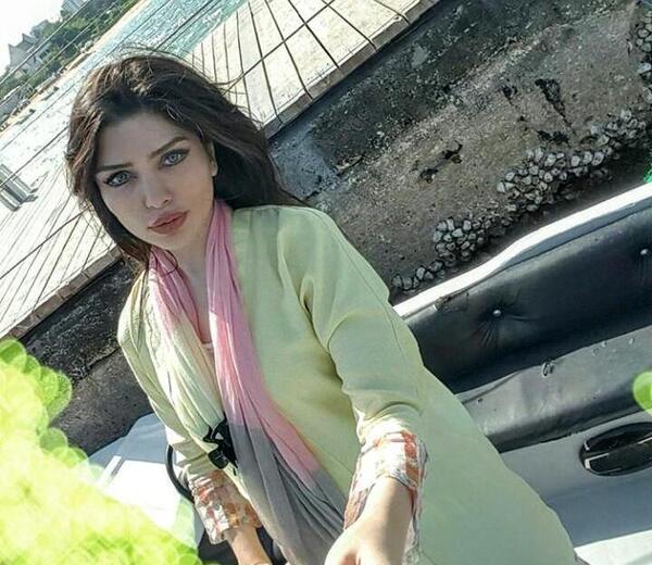 عکس قدیمی نیلوفر بهبودی