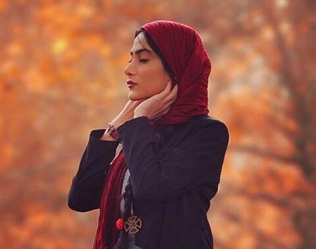 عکس دختر غمگین با شال