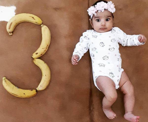 عکس ماهگرد نوزاد با موز