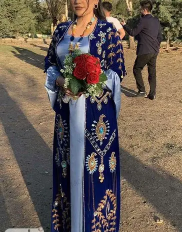 عکس نامزدی با لباس کردی