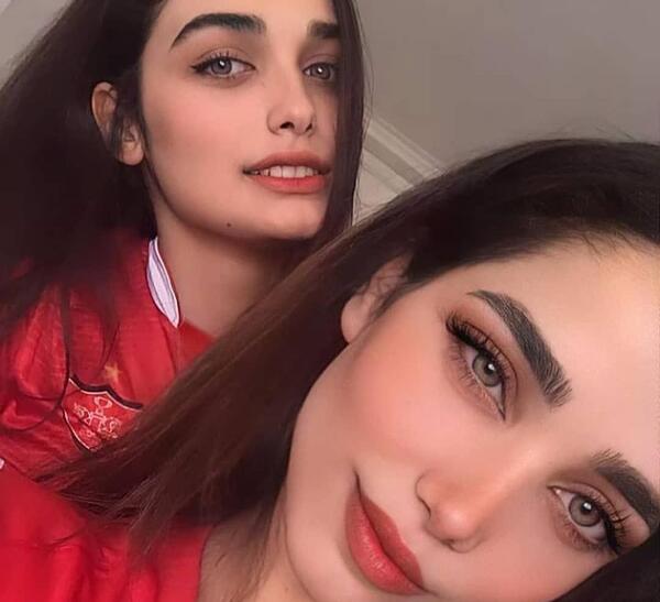عکس دختر فیک با لباس پرسپولیسی