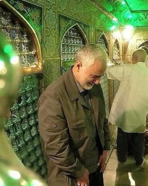 عکس سردار سلیمانی حرم امام رضا