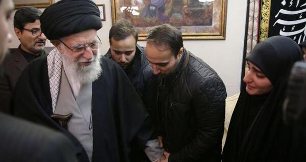 عکس حاج قاسم سلیمانی با فرزندانش