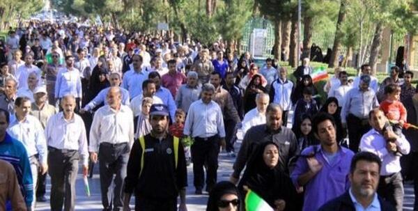 عکس از پیاده روی خانوادگی