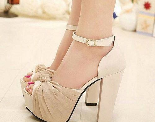 عکس کفش پاشنه بلند خنده دار