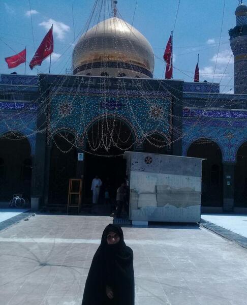 عکس دختر چادری در حرم حضرت زینب