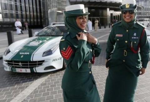 عکس نوشته پلیس زن برای پروفایل