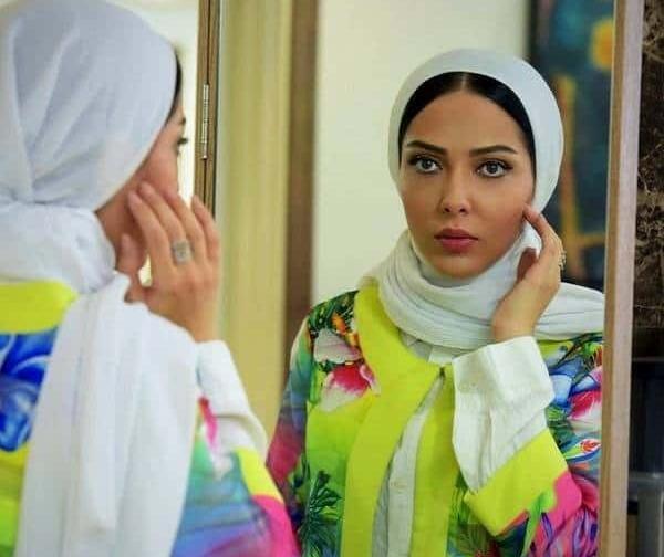 عکس بازیگر چشم رنگی