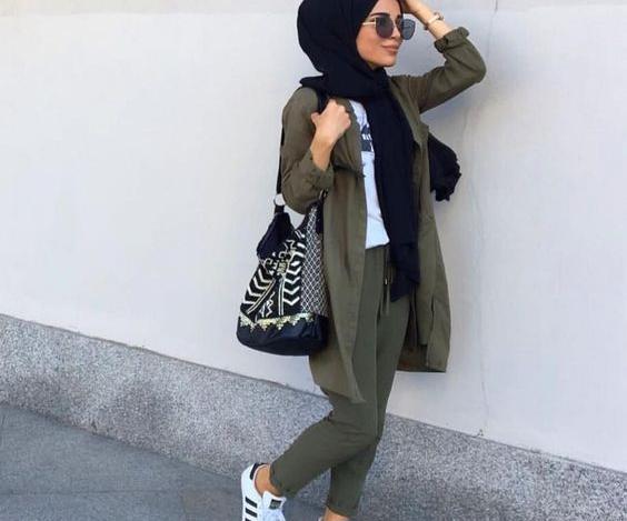 عکس دختر با مانتو اسپرت دانشجویی