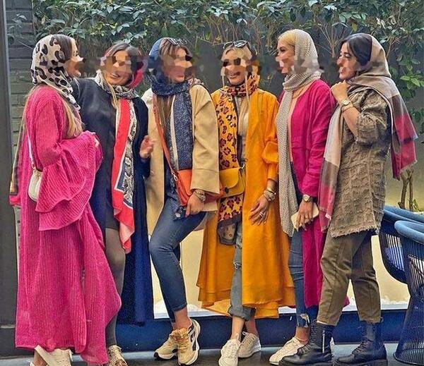 عکس دختر با مانتو اسپرت دانشجویی