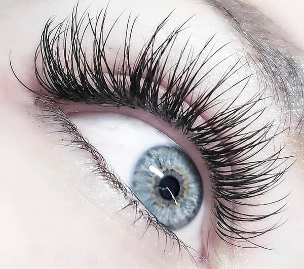 عکس کاشت مژه طبیعی