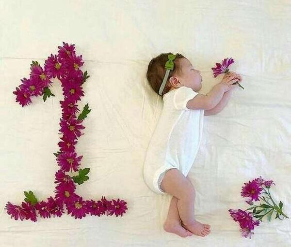 ژست عکس یک ماهگی نوزاد