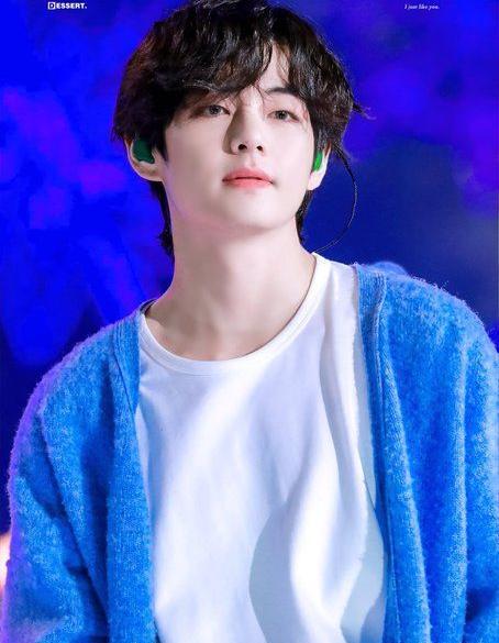 عکس وی در گروه بی تی اس