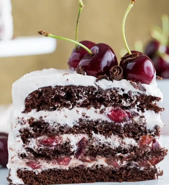 عکس کیک آلبالویی