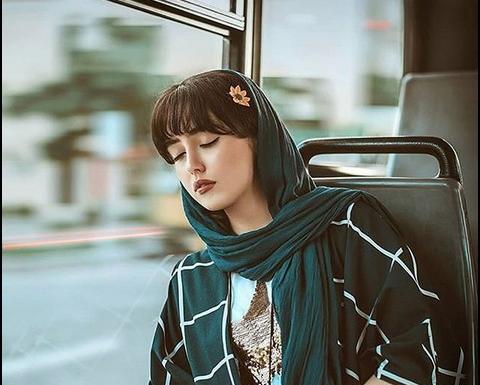 عکس دختر تنها و لاکچری