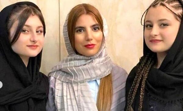 عکس سارا و نیکا با ارایش عروس