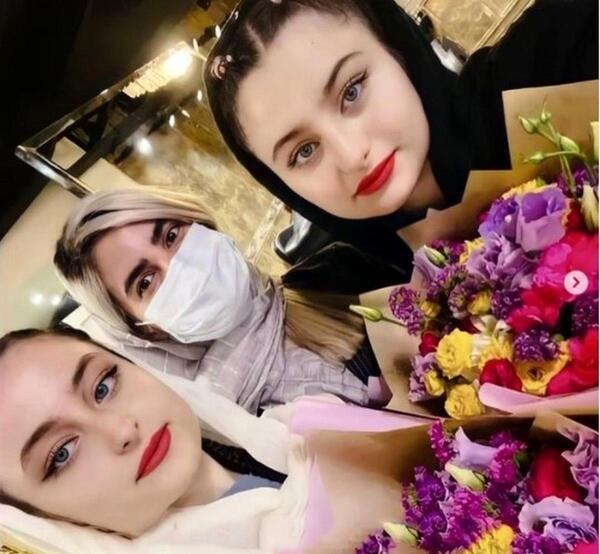 عکس سارا و نیکا با ارایش عروس