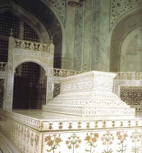 عکس داخل تاج محل