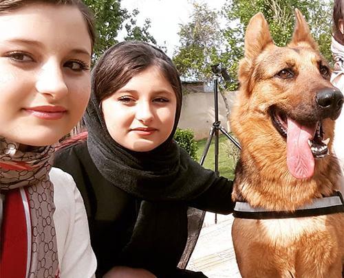 عکس سارا و نیکا فرقانی اصل با حیوانات
