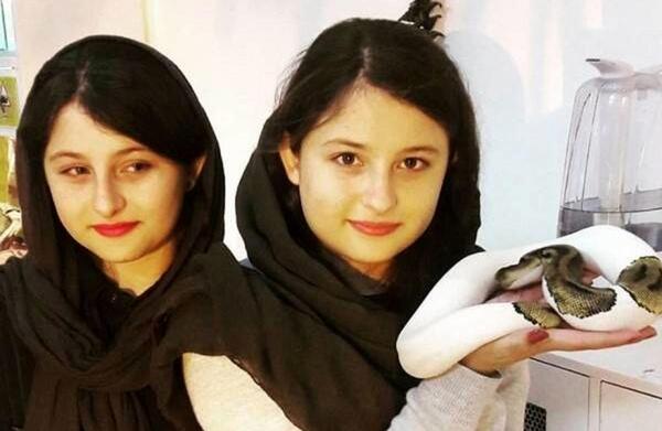 عکس سارا و نیکا فرقانی اصل با حیوانات