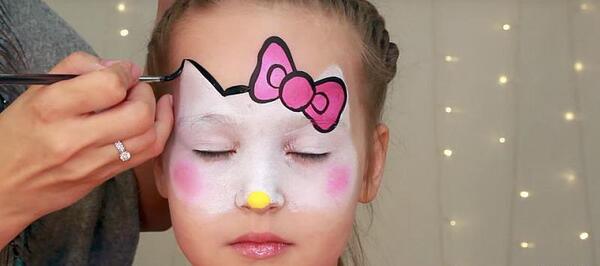 عکس نقاشی روی صورت دخترانه