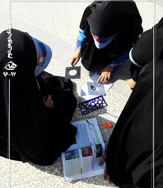 عکس سوختن کاغذ با ذره بین