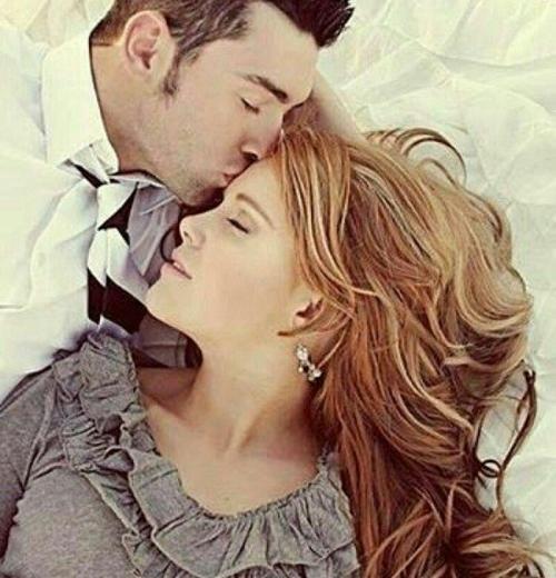 عکس بوسه عاشقانه صبح