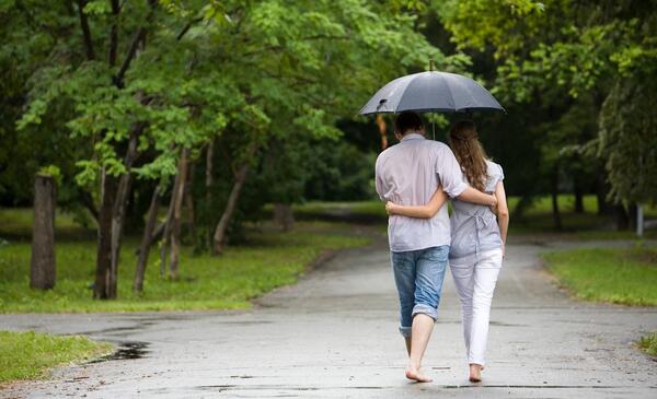 عکس عاشقانه بدون متن زیر باران